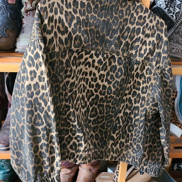 Cute cheetah jacket - Picture 2 of 5